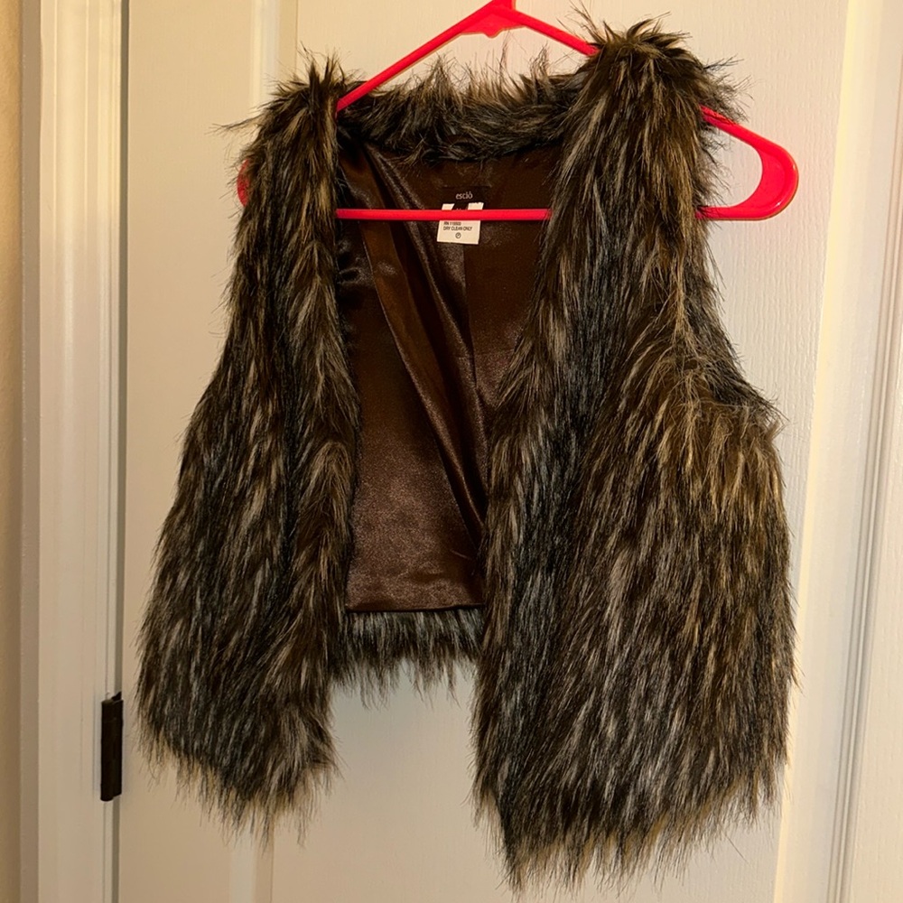 Gorgeous cropped faux fur vest